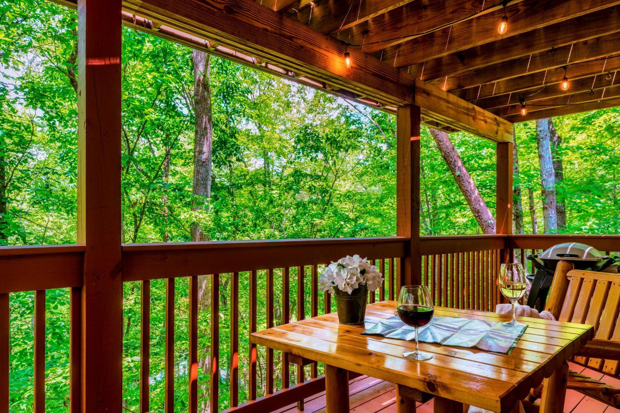 In A Gated With Seasonal Pool Holiday home Pigeon Forge