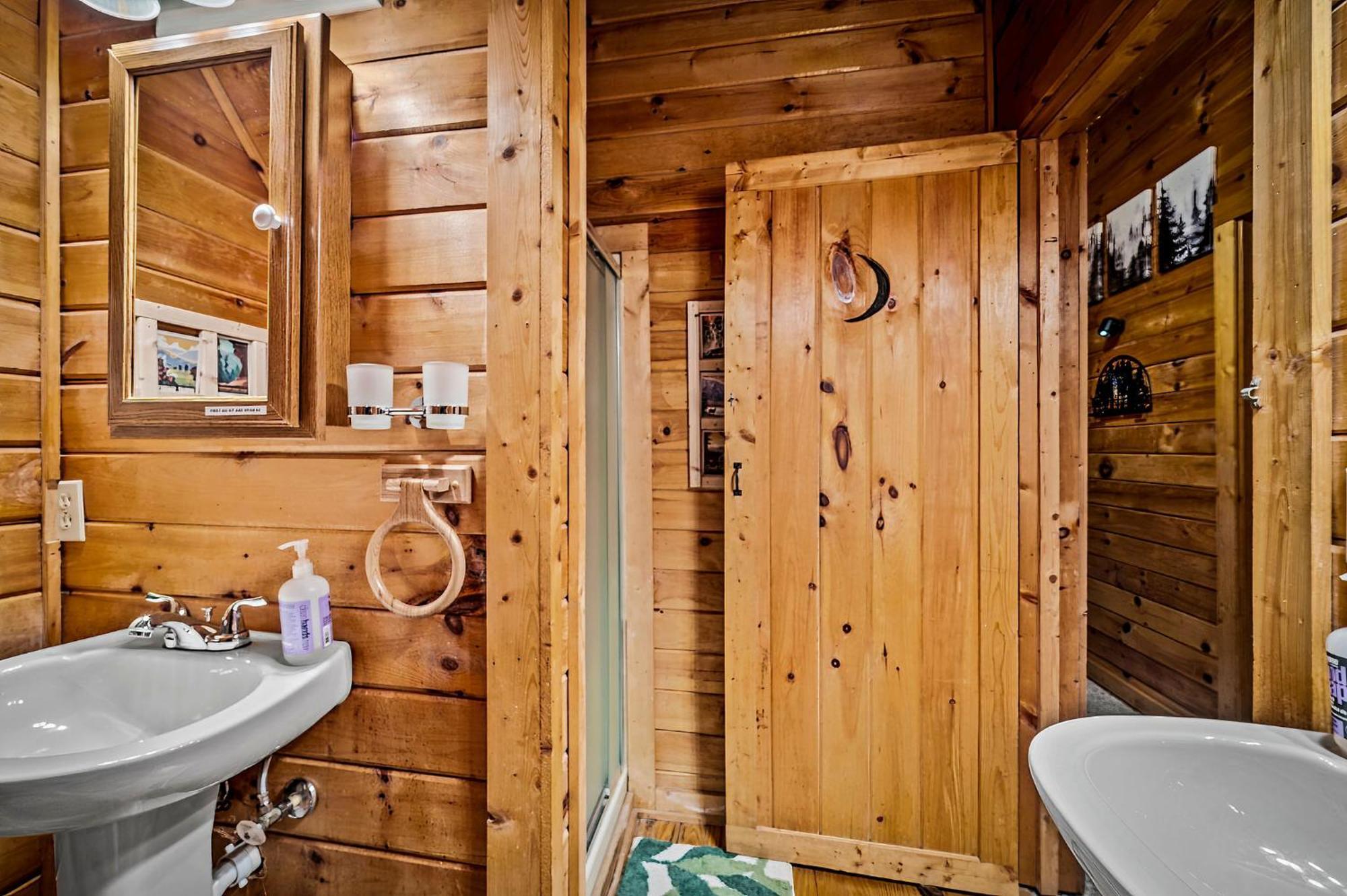 In A Gated With Seasonal Pool Holiday home Pigeon Forge