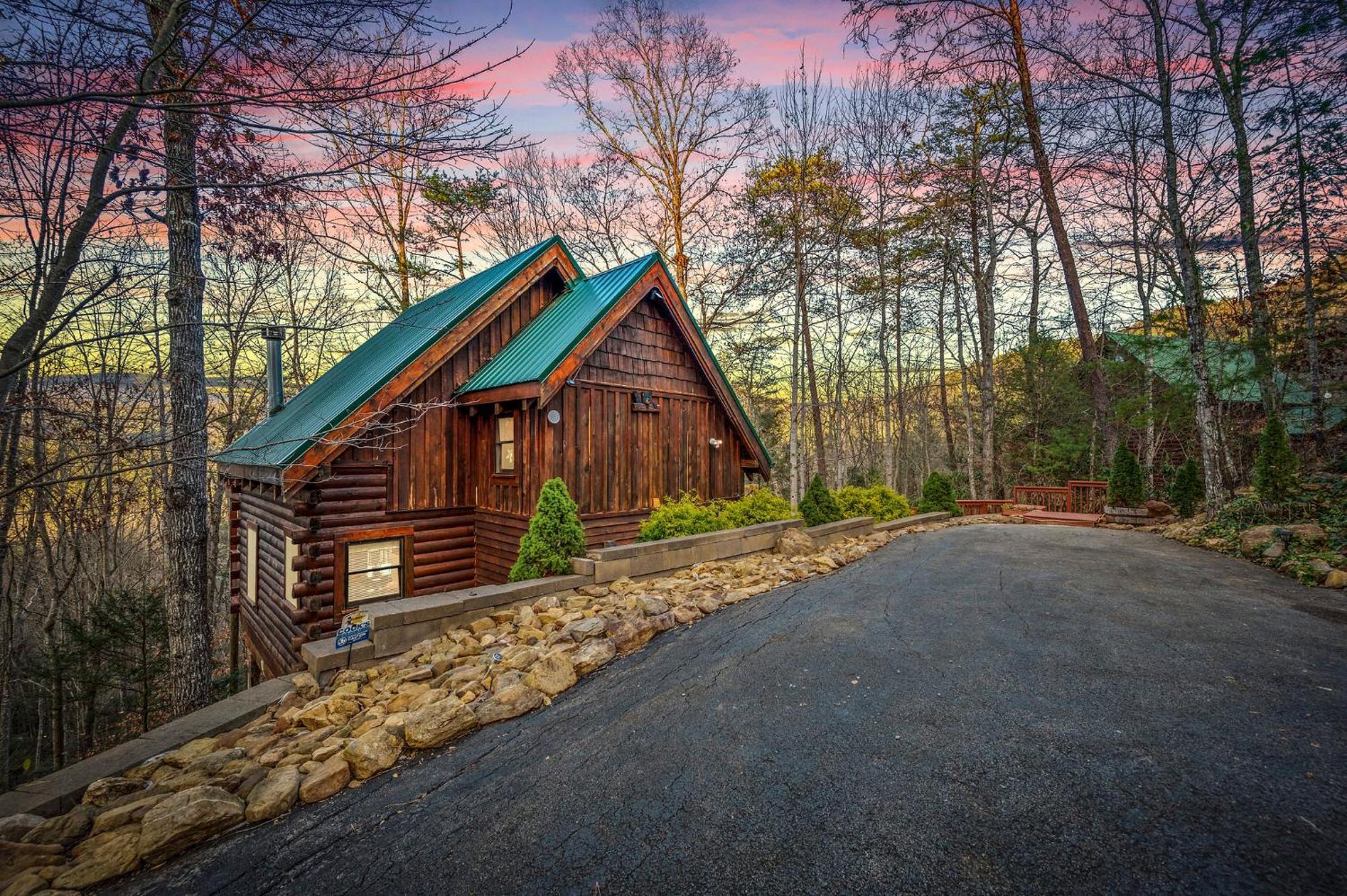 In A Gated With Seasonal Pool * Pigeon Forge